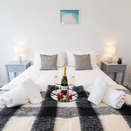 Ocean Breeze - 1 Minute From The Beach - 10 Minute From Bic - Fast Wi-Fi - Smart Tv Bournemouth Dış mekan fotoğraf