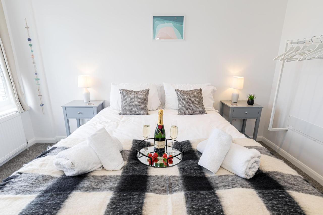 Ocean Breeze - 1 Minute From The Beach - 10 Minute From Bic - Fast Wi-Fi - Smart Tv Bournemouth Dış mekan fotoğraf