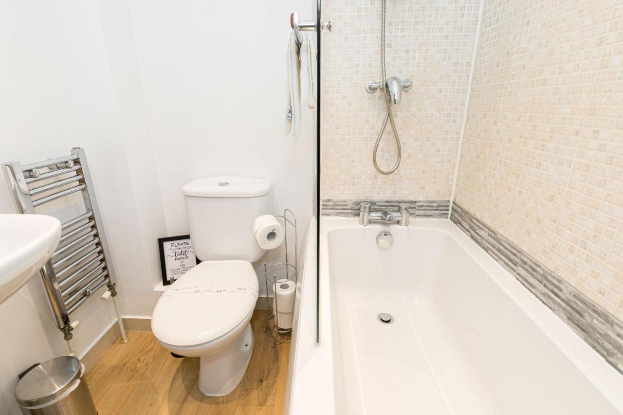Ocean Breeze - 1 Minute From The Beach - 10 Minute From Bic - Fast Wi-Fi - Smart Tv Bournemouth Dış mekan fotoğraf